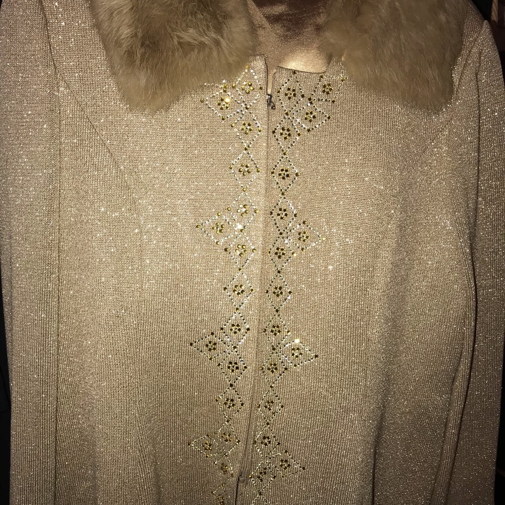 Ladies Donna Vinci Designer Knit Skirt Suit.